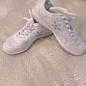 Rebel Ruthless kids US 4 Cheer Sneaker- White